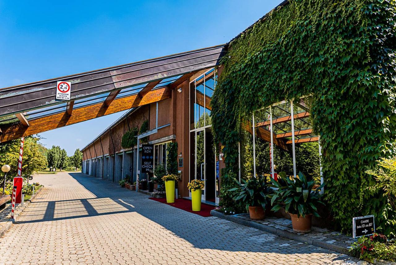 Business Hotel Casale Monferrato Luaran gambar