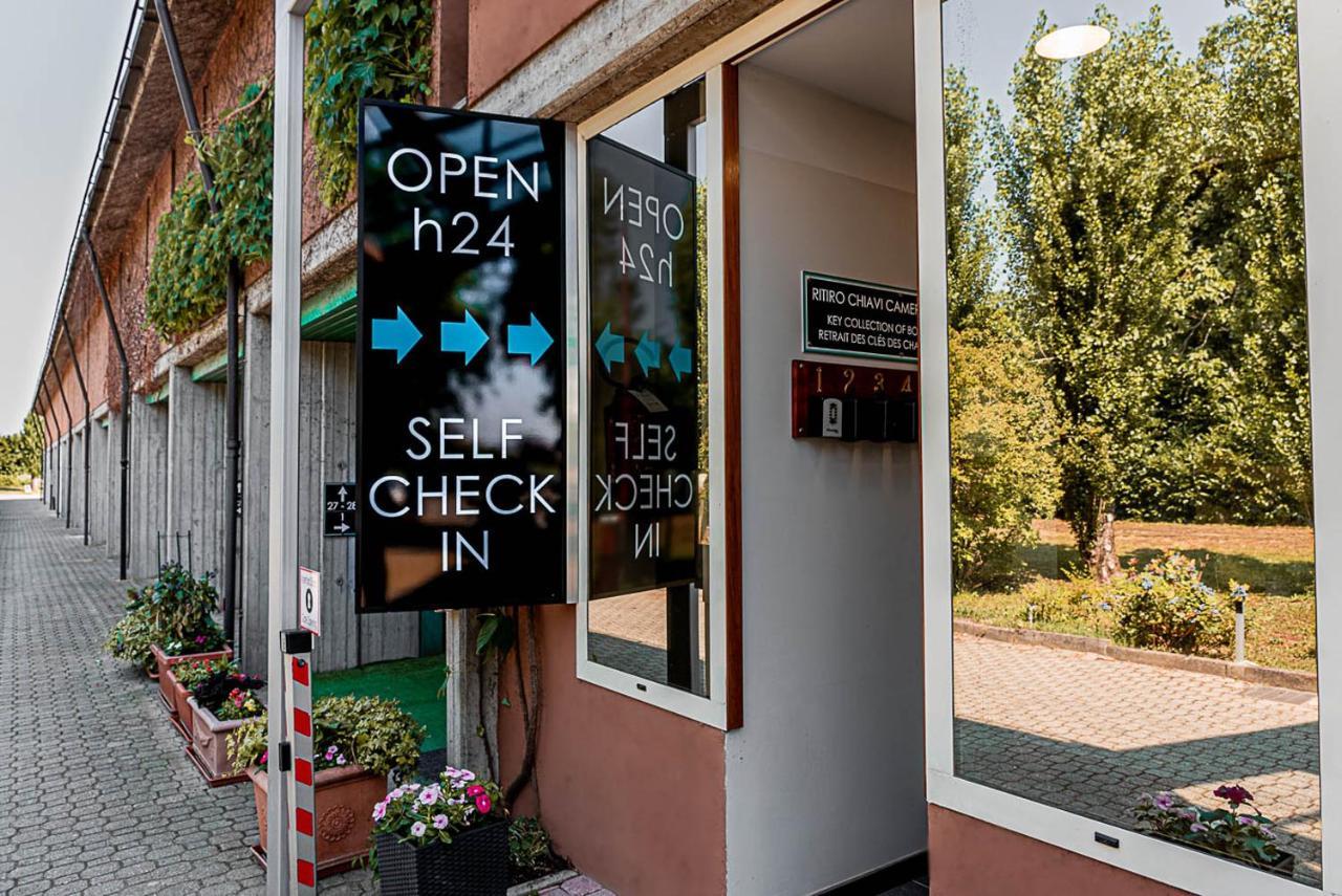 Business Hotel Casale Monferrato Luaran gambar